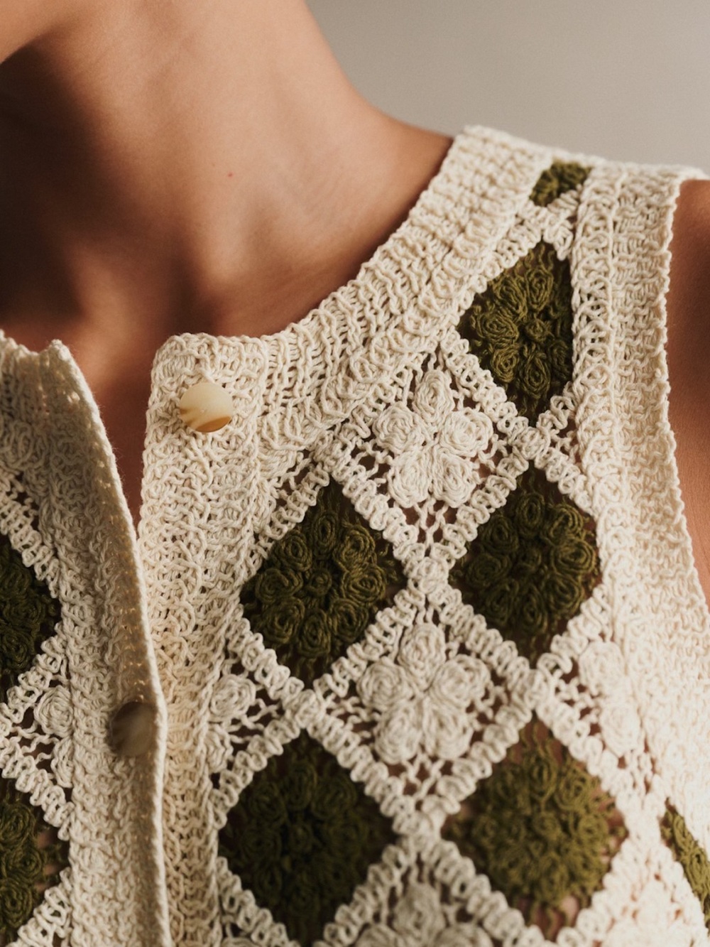 Sezane Ron Top Ecru Kaki
Sleeveless Crochet Vest in Cream & Olive - Picture 2 of 5
